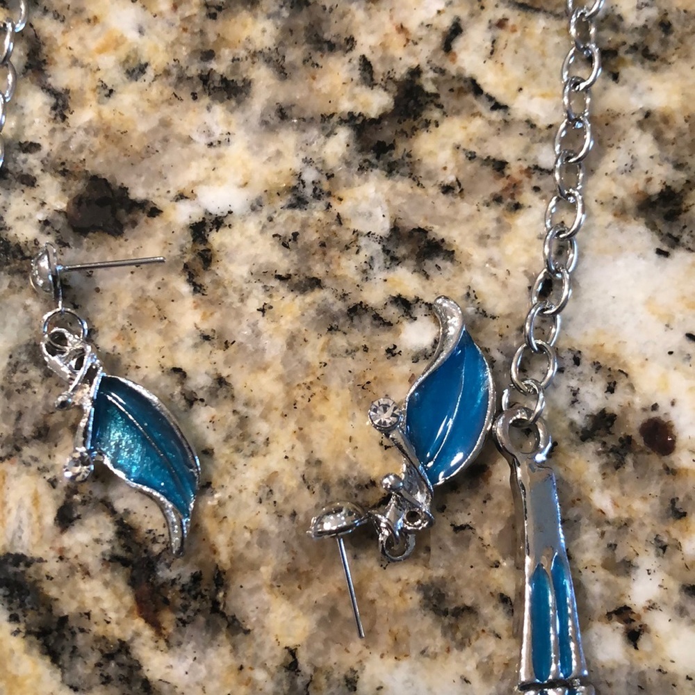 Necklace - Picture 2 of 3